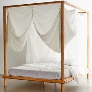 NWT Urban Outfitters | Tessie Canopy